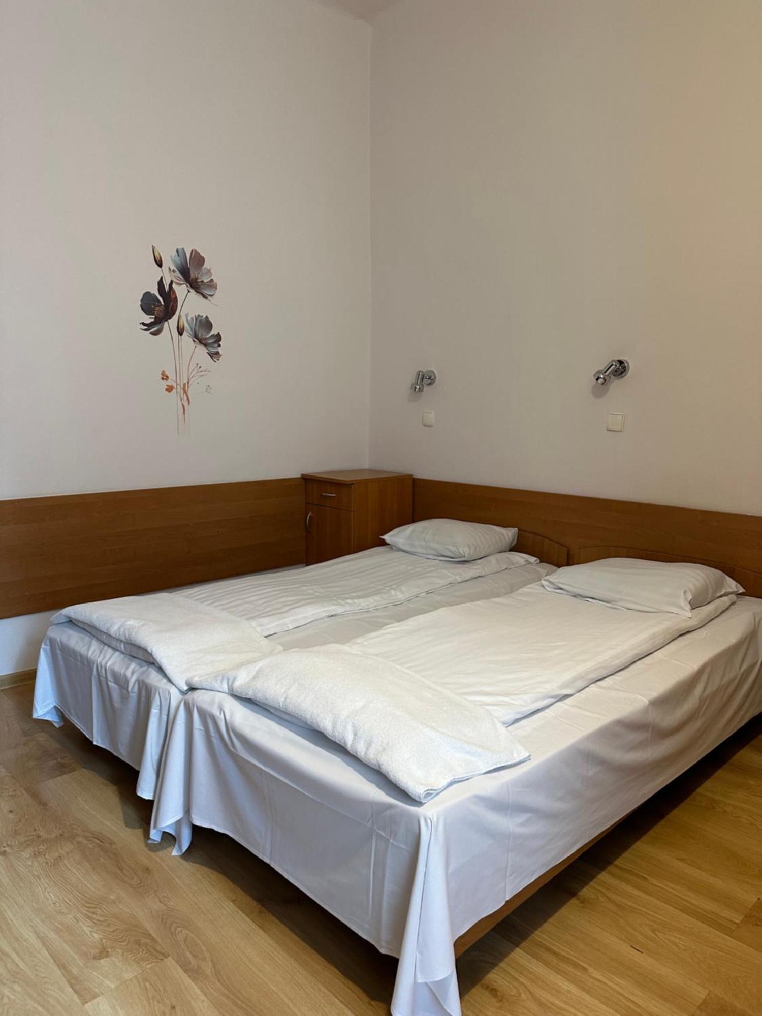 Hotel Haga Çestohova Dış mekan fotoğraf
